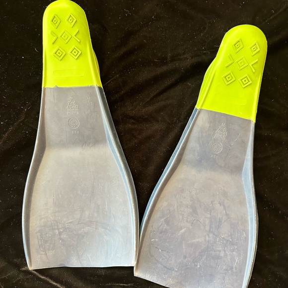 Speedo rubber swim fins. Size medium. - Picture 3 of 7